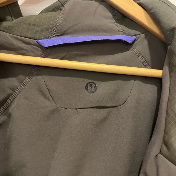 Lululemon Insulated Hiking Vest in olive green - Picture 4 of 8